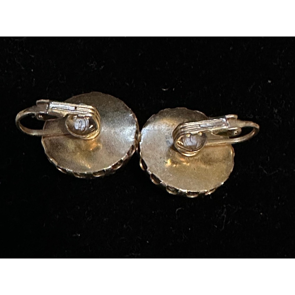 1950s Lucite Confetti Clip On Earrings - Picture 2 of 4
